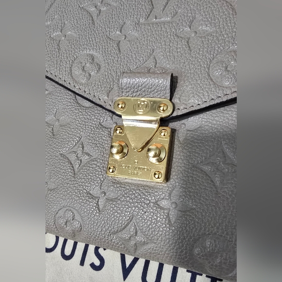 Authentic Louis Vuitton Pouchette Metis And Matching Zoe Wallet Tourterelle - Picture 4 of 15